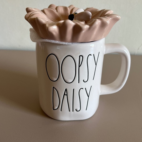 NWT Rae Dunn Oopsy Daisy Mug - Picture 1 of 5